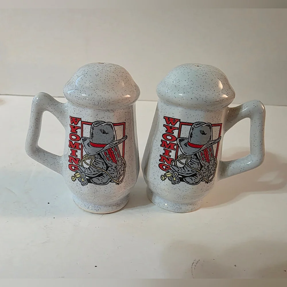 Vtg Wyoming Western Salt Pepper Shakers Cowboy Hats Boots  #252